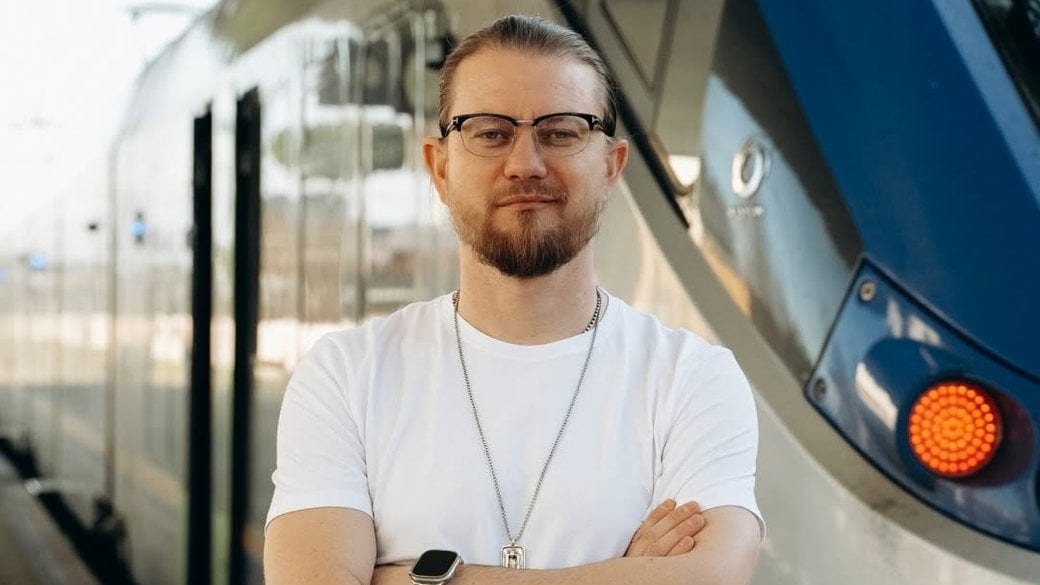 Одесит прожив 30 днів у вітрині магазину й зібрав 3 млн грн для дитячої лікарні