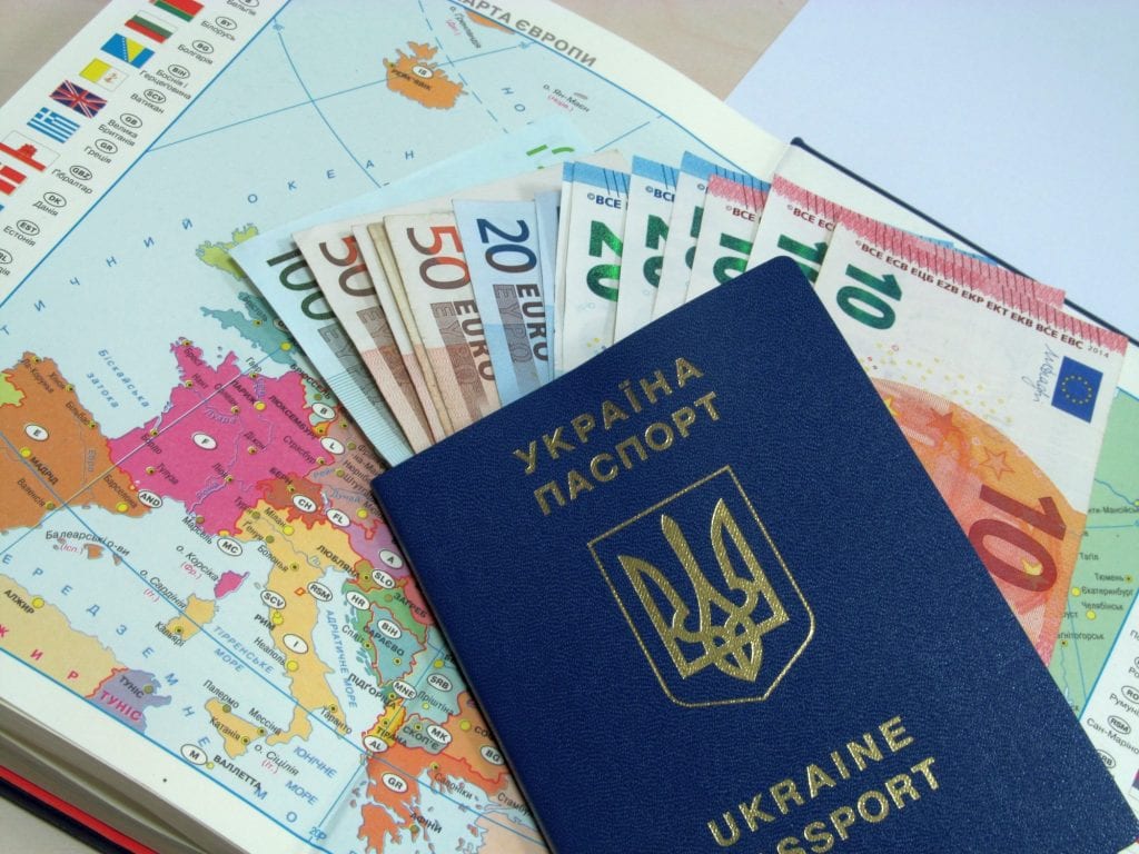 Скільки українців скористалися безвізом?