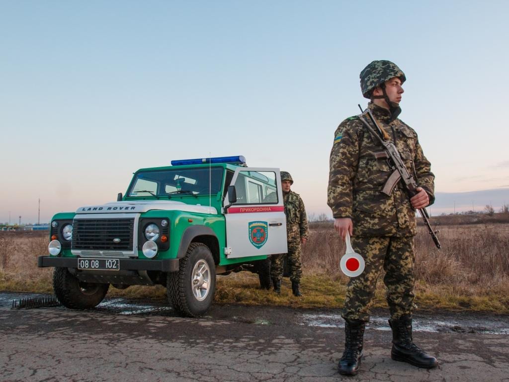 Українським прикордонникам передають 40 автомобілів