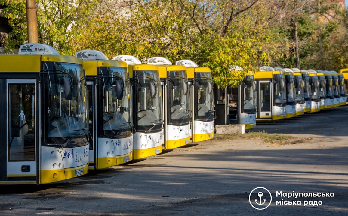 До Маріуполя продовжують прибувати нові автобуси