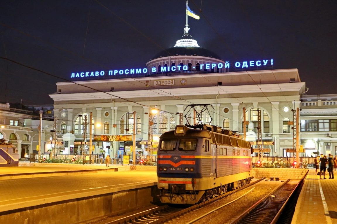 Суд зобов’язав Одеську залізницю розмовляти українською