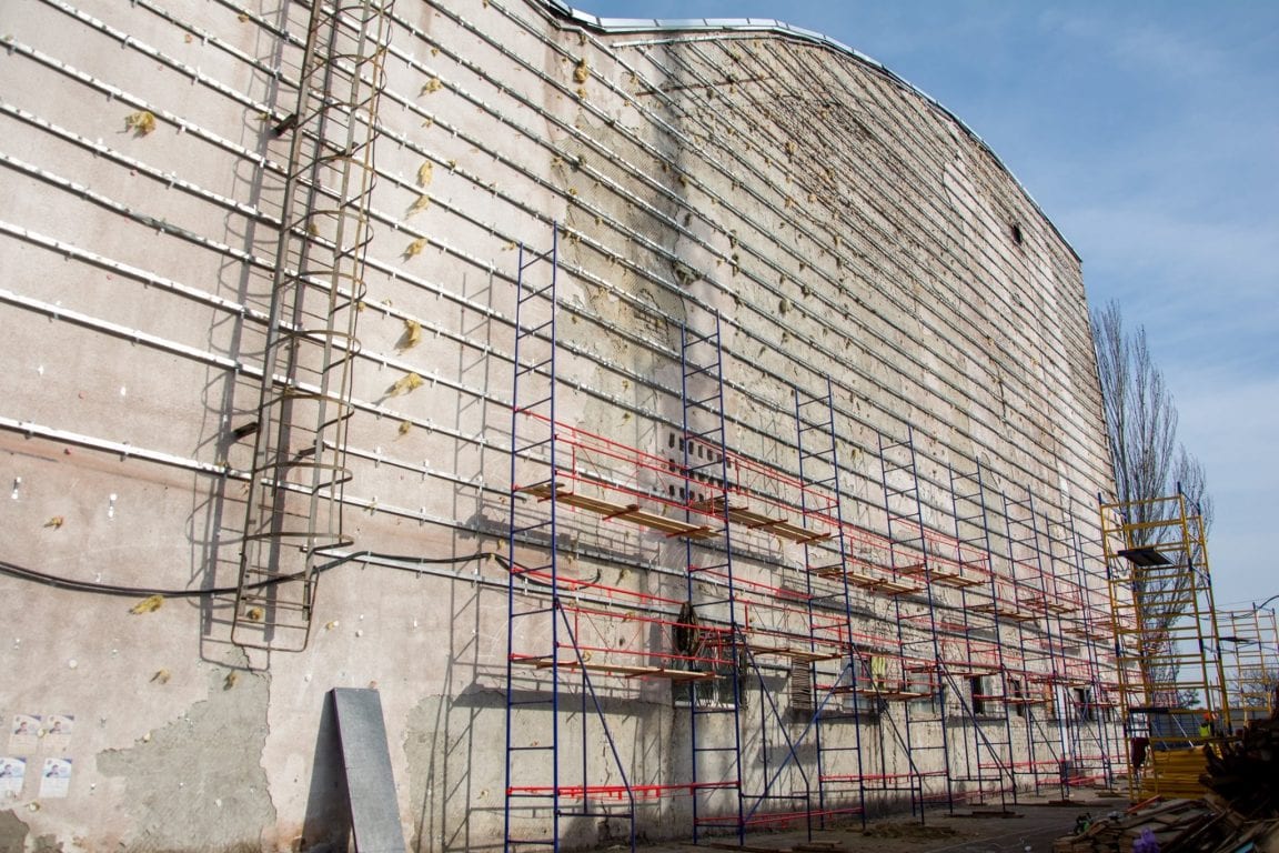 У Маріуполі за 90 млн грн ремонтують басейн