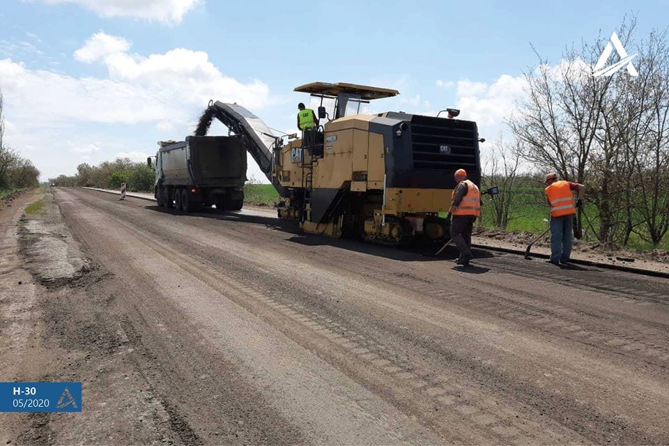 Дорога до моря: 460 працівників ремонтують трасу Василівка – Бердянськ