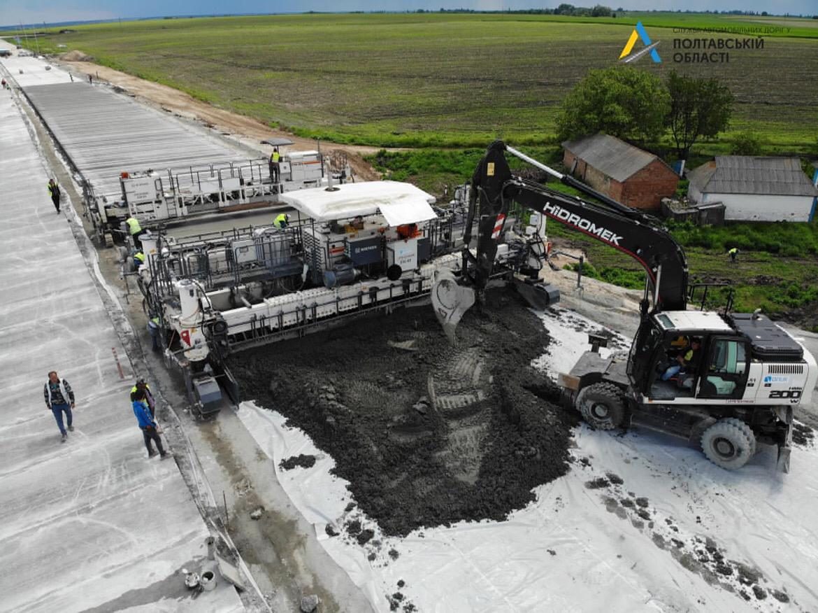 Перша українська бетонна дорога: як будують і коли відкриють (ВІДЕО)