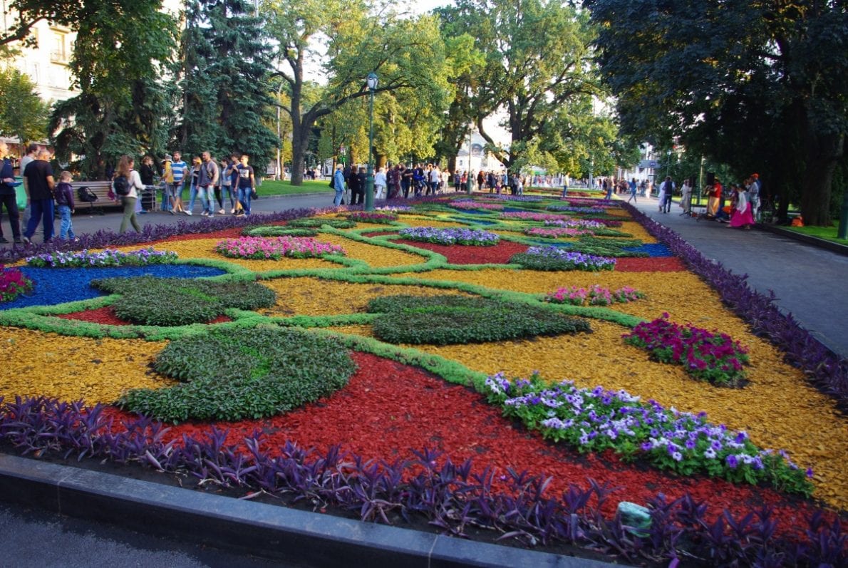 Понад тисячу дерев і мільйон квітів висадили в Харкові