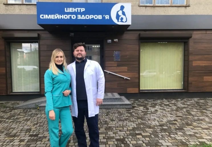 Зарплата – 30 тис. грн: як сімейна пара з Луцька повірила в медреформу і відкрила приватну амбулаторію (ВІДЕО)