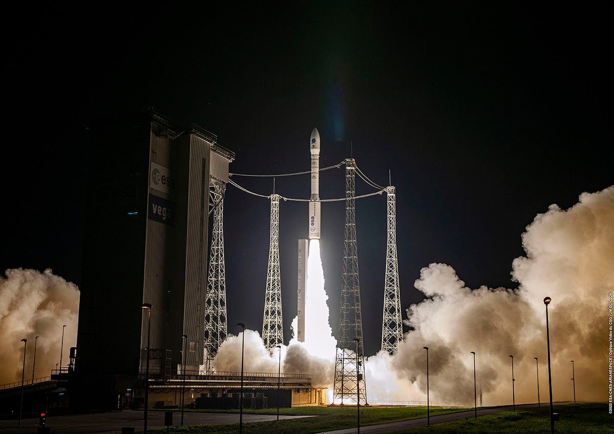 Виготовлена за участю України ракета Vega вивела на орбіту десятки супутників (ВІДЕО)