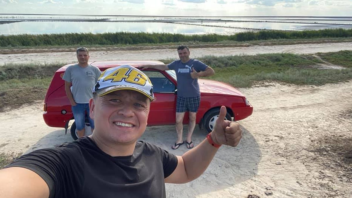 Ентузіасти з Дніпра за 29 гривень проїхали до моря на саморобному електрокарі