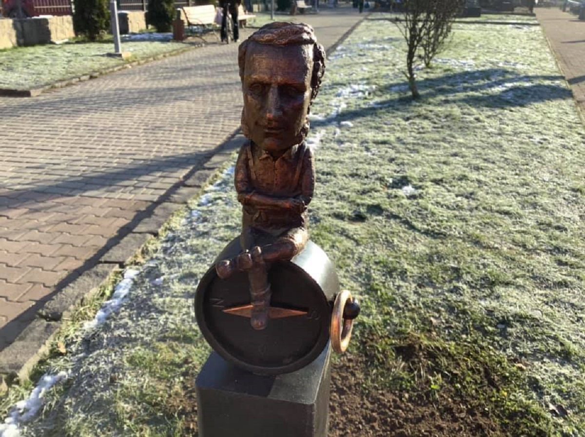 В Україні з’явилася нова міні-скульптурка (ФОТО)