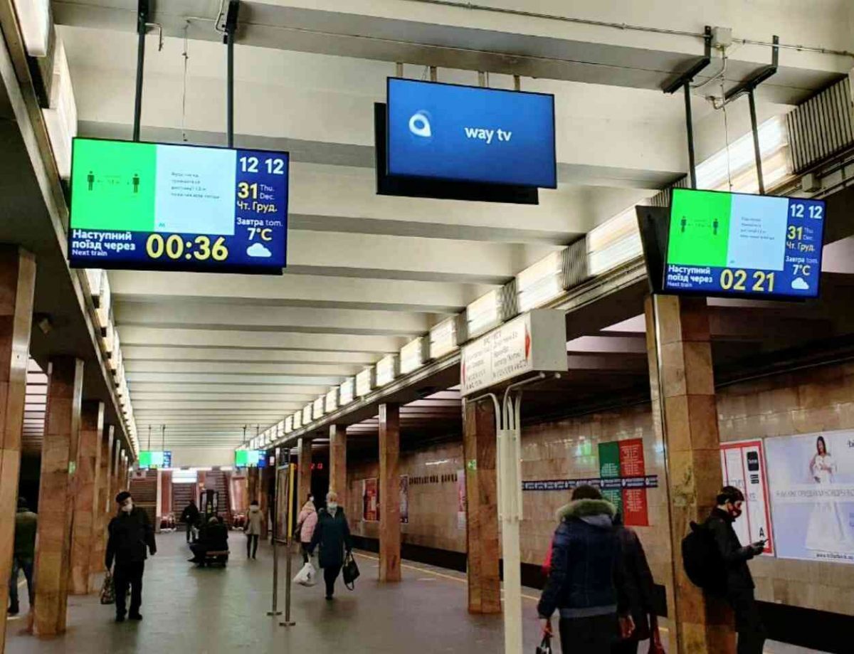 У київському метро з’явився перший годинник зворотного відліку (ФОТО)