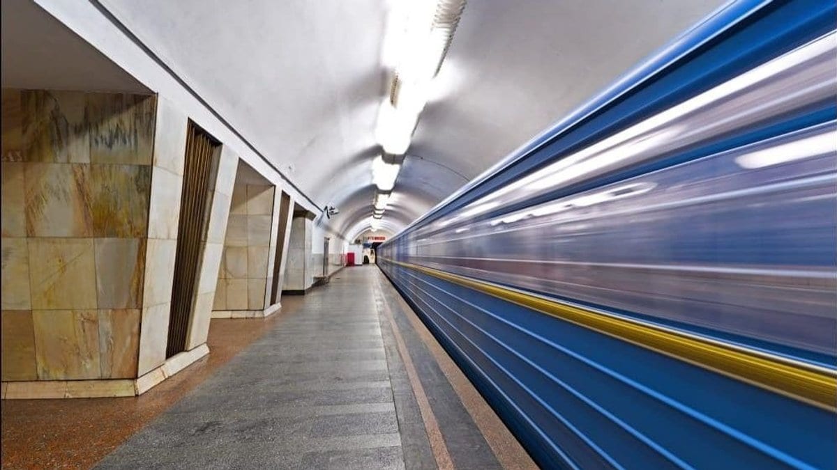 У метро Києва встановлять камери, що розпізнають обличчя та міряють температуру