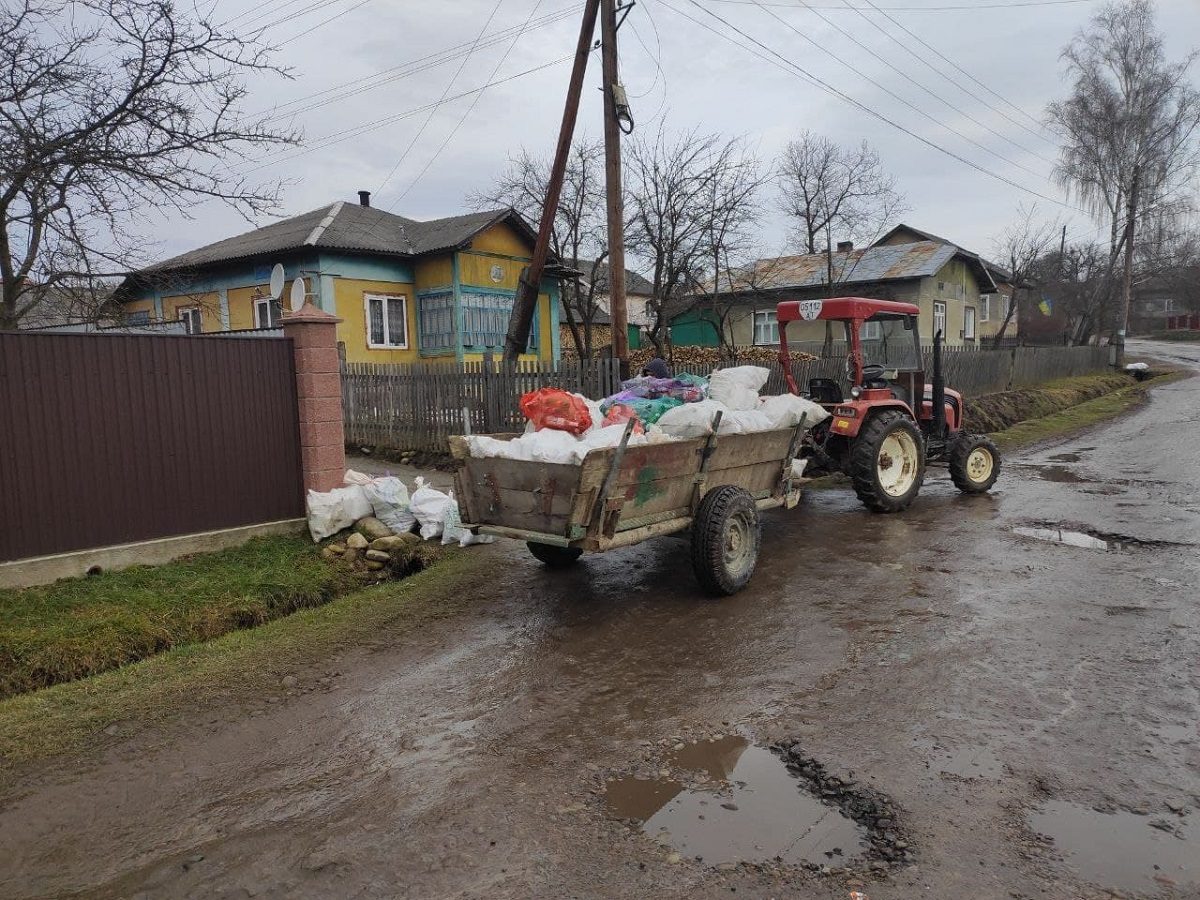 На Івано-Франківщині селяни зібрали три тонни склотари завдяки сортуванню