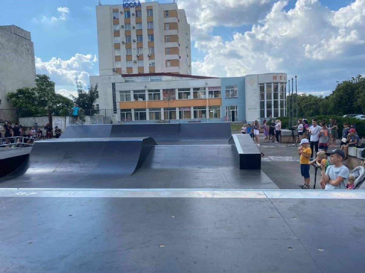 У Черкасах відкрили новий модульний скейтпарк