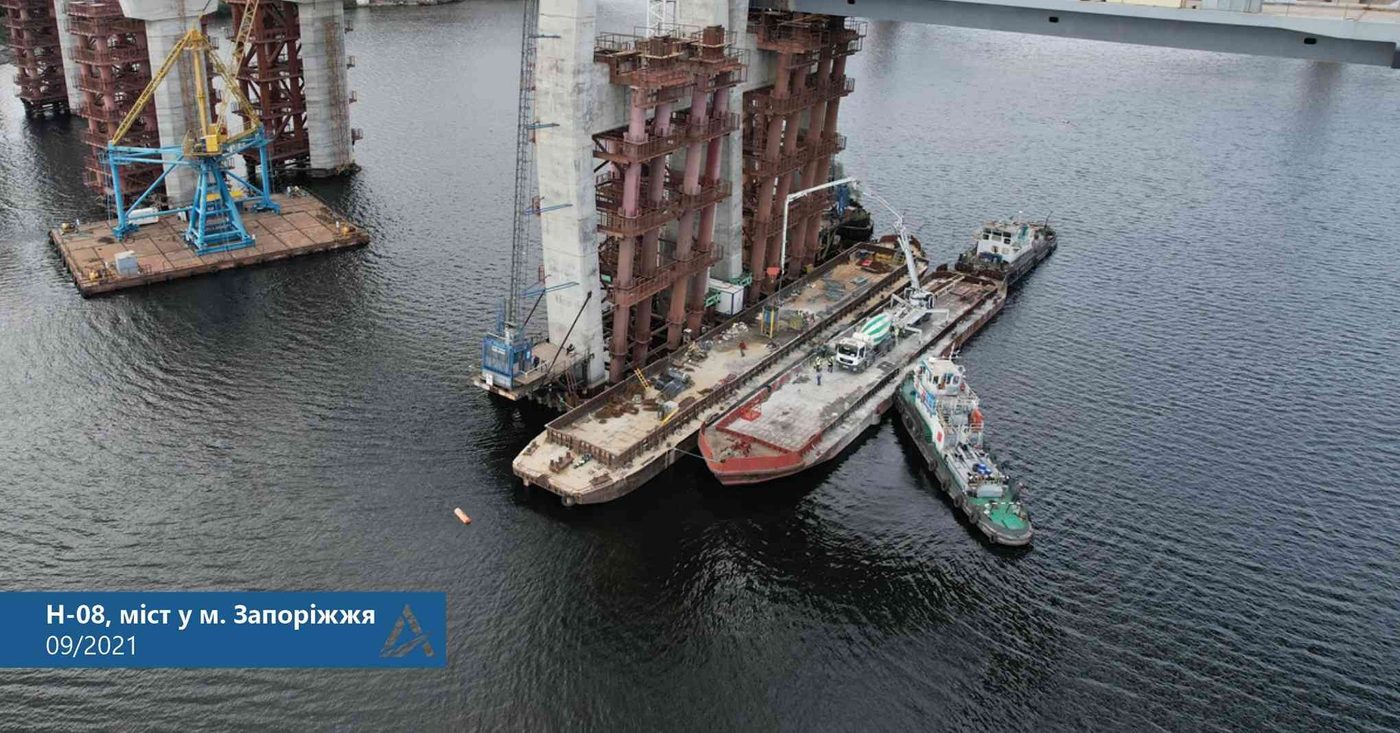 Як у Запоріжжі зводять вантовий міст через Дніпро (ФОТО)