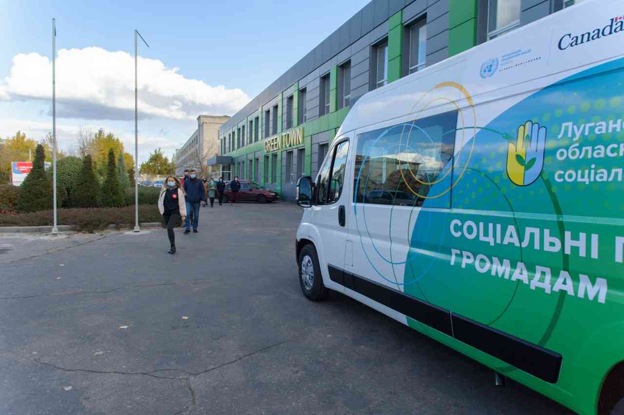 На сході України почала працювати мобільна соціальна служба