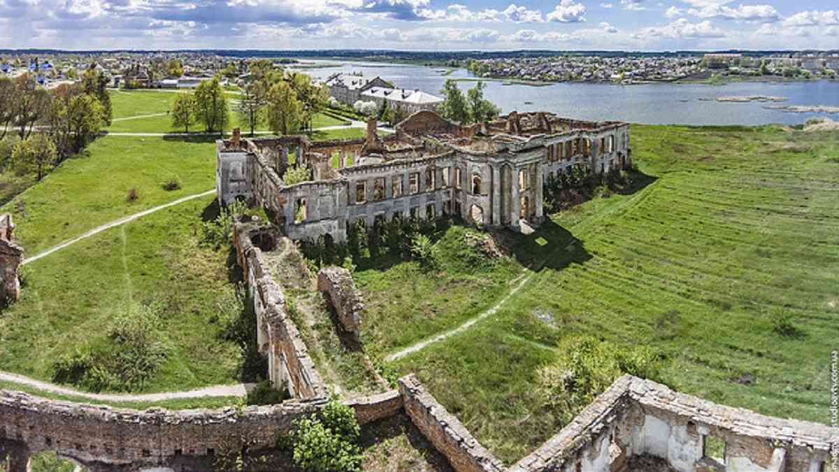 Український палац і скульптурні композиції увійшли до об’єктів європейської спадщини, що перебувають під загрозою зникнення