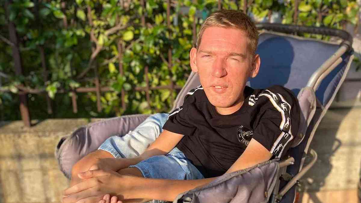 У Львові хлопець з інвалідністю збирає гроші на соціальне таксі (ВІДЕО)