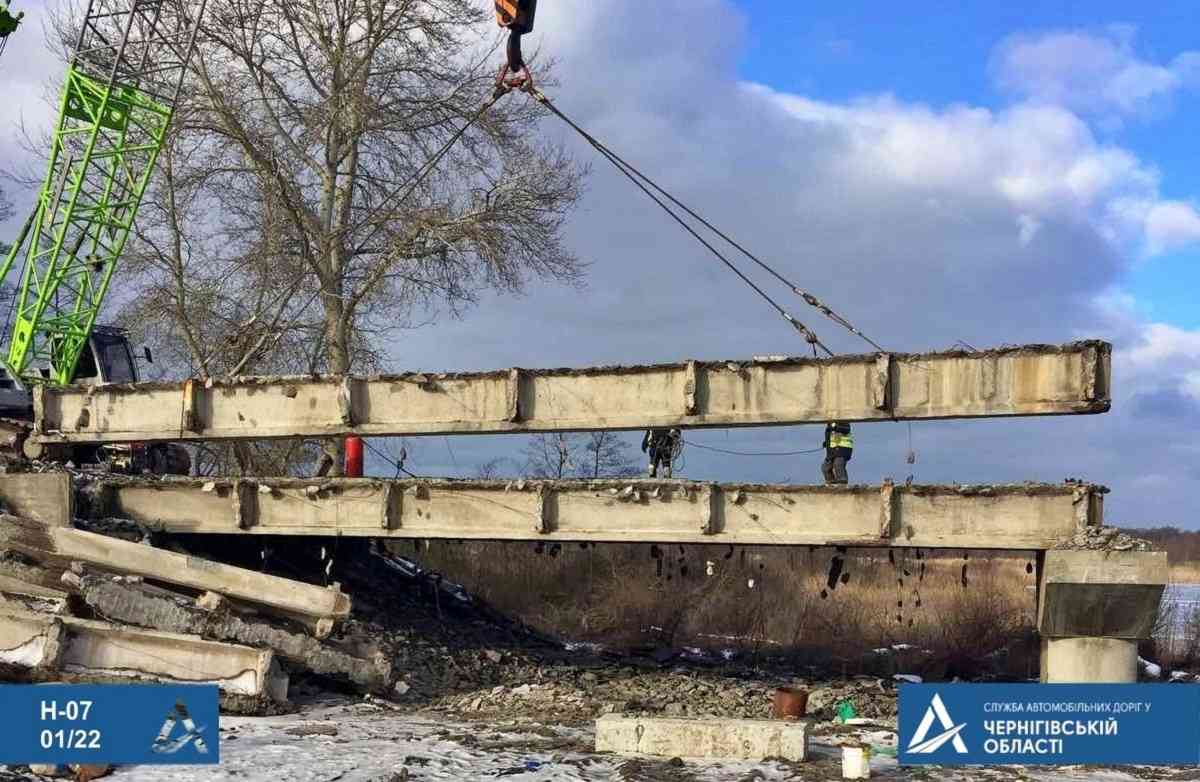 На Чернігівщині триває реконструкція залізобетонного мосту через Удай (ФОТО)