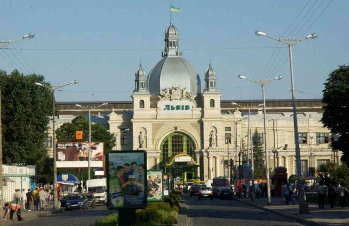 Укрзалізниця обладнала усі каси далекого сполучення терміналами для безготівкового розрахунку