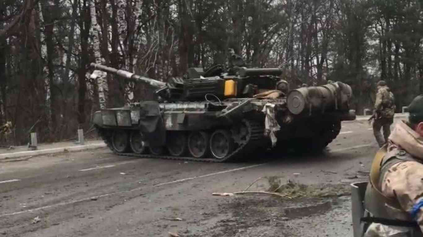 На Чернігівщині ЗСУ захопили трофейний ворожий танк (ФОТО)
