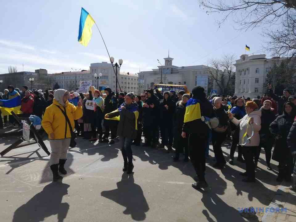 Херсон, Каховка, Бердянськ. У тимчасово окупованих містах влаштували масові мітинги проти РФ