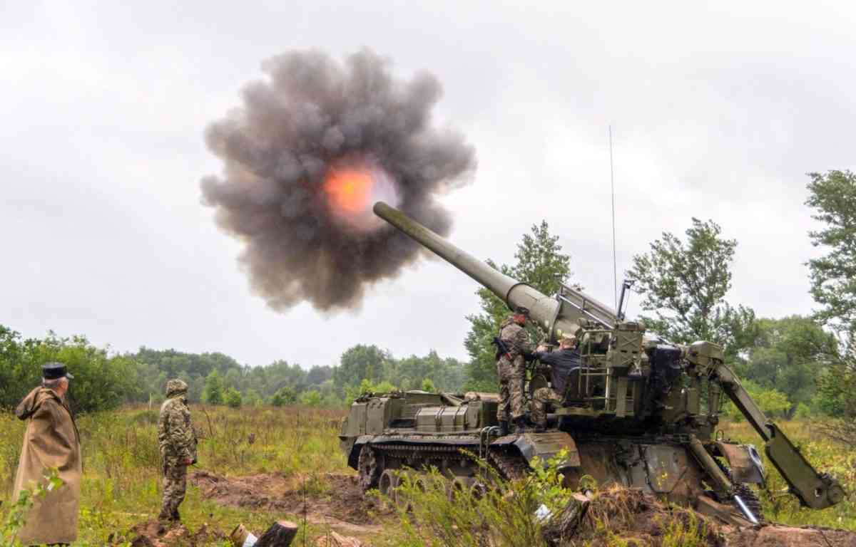 Українська артилерія знищила колону російських танків на Київщині (ФОТО)