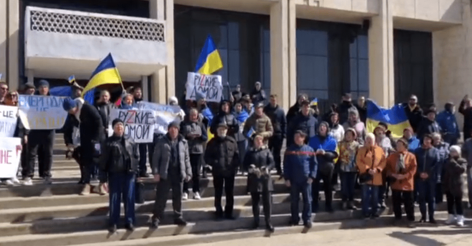 Мешканці Енергодара вийшли на мітинг проти окупації міста військами РФ (ВІДЕО)