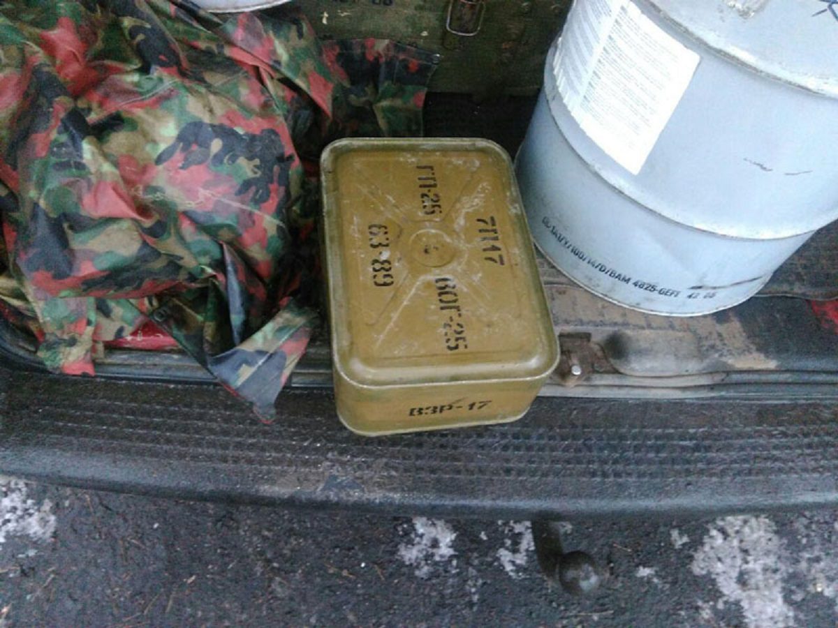 Беззбройна жінка на Київщині забрала в окупантів ящик боєприпасів і віддала ЗСУ (ВІДЕО)