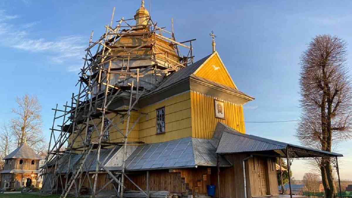 На Львівщині відреставрують дах дерев’яної церкви XVІІІ століття