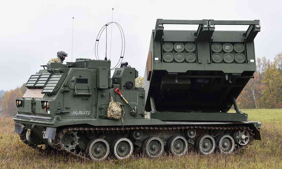 ЗСУ вперше показали роботу MLRS 270 (ВІДЕО)