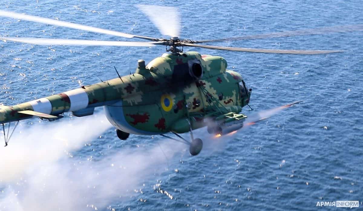 ЗСУ показали, як наші гелікоптери Мі-8 завдають ударів по окупантах (ВІДЕО)