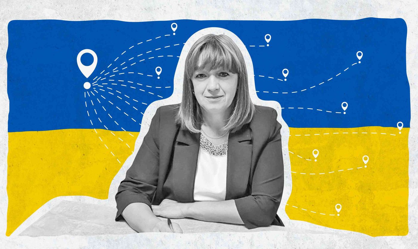 «Погані бандерівці? А хто це взагалі?». Громада на Хмельниччині прийняла сотні переселенців зі Сходу та Півдня країни