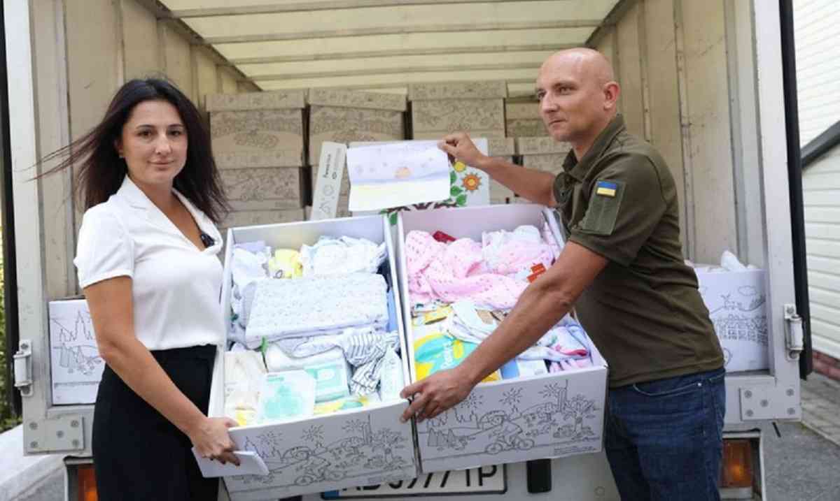 Шотландці зібрали і передали Вінниччині 1500 «бебі-боксів»