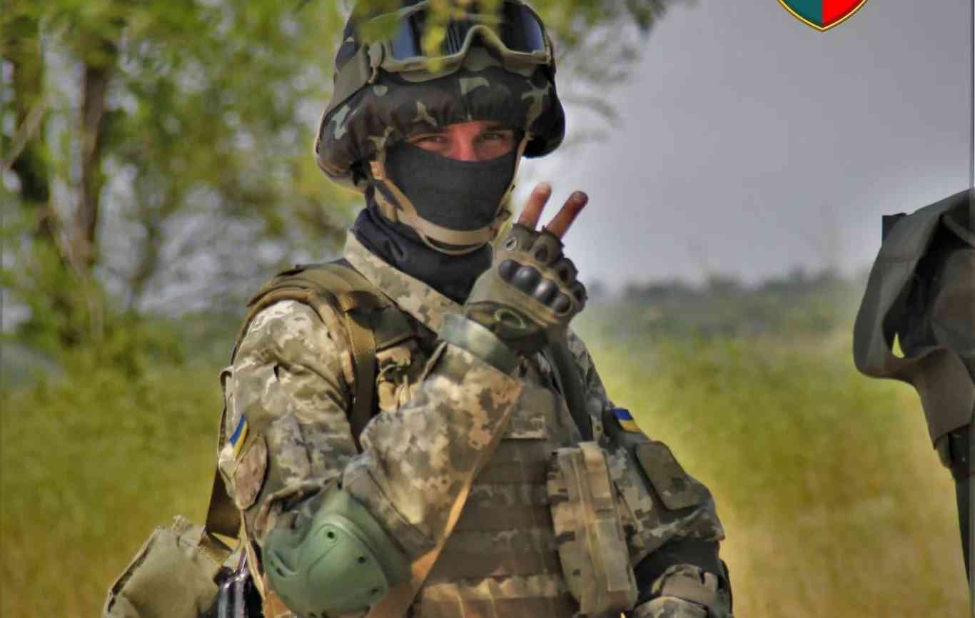 Одеські морпіхи знищили зі «Стугни» замаскований танк Т-72 росіян (ВІДЕО)