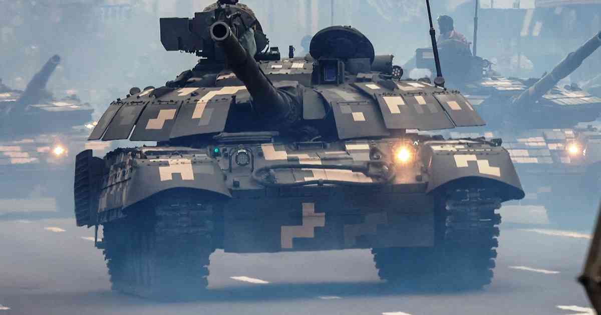 Український танк «Булат» демілітаризував МТ-ЛБ окупантів на Харківщині (ВІДЕО)
