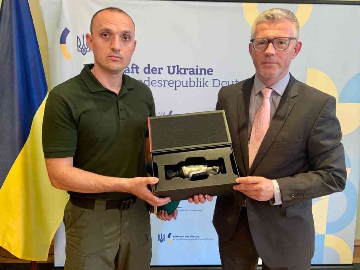 Українські дипломати передали прикордонникам партію тепловізорів на €50 тис.
