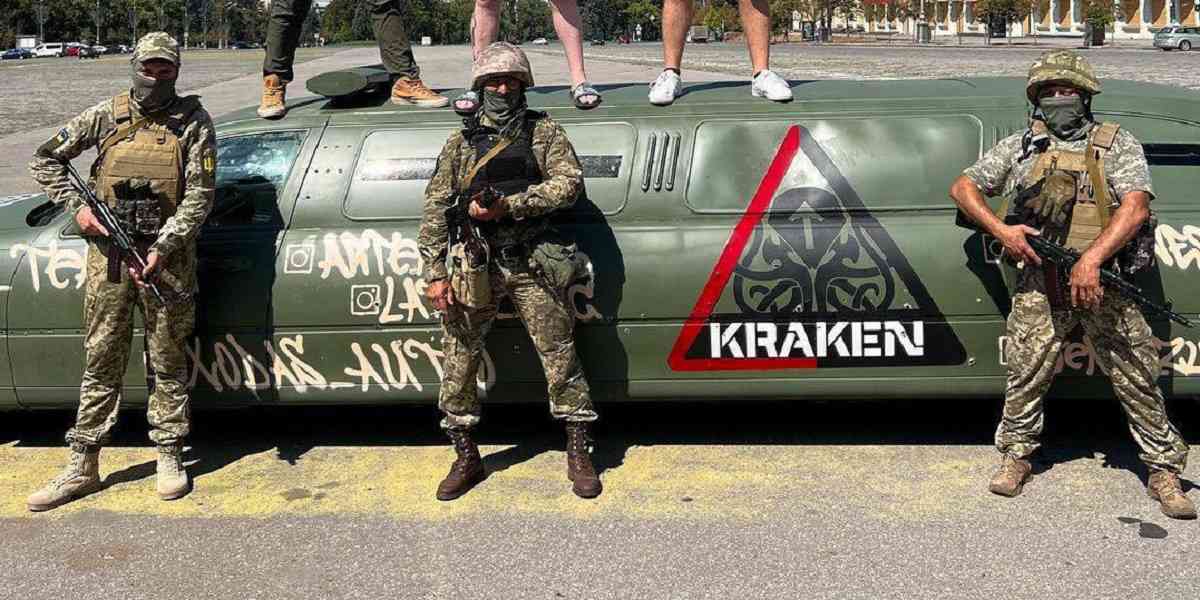 В автопарку спецпідрозділу Kraken з’явився перший бойовий лімузин (ВІДЕО)