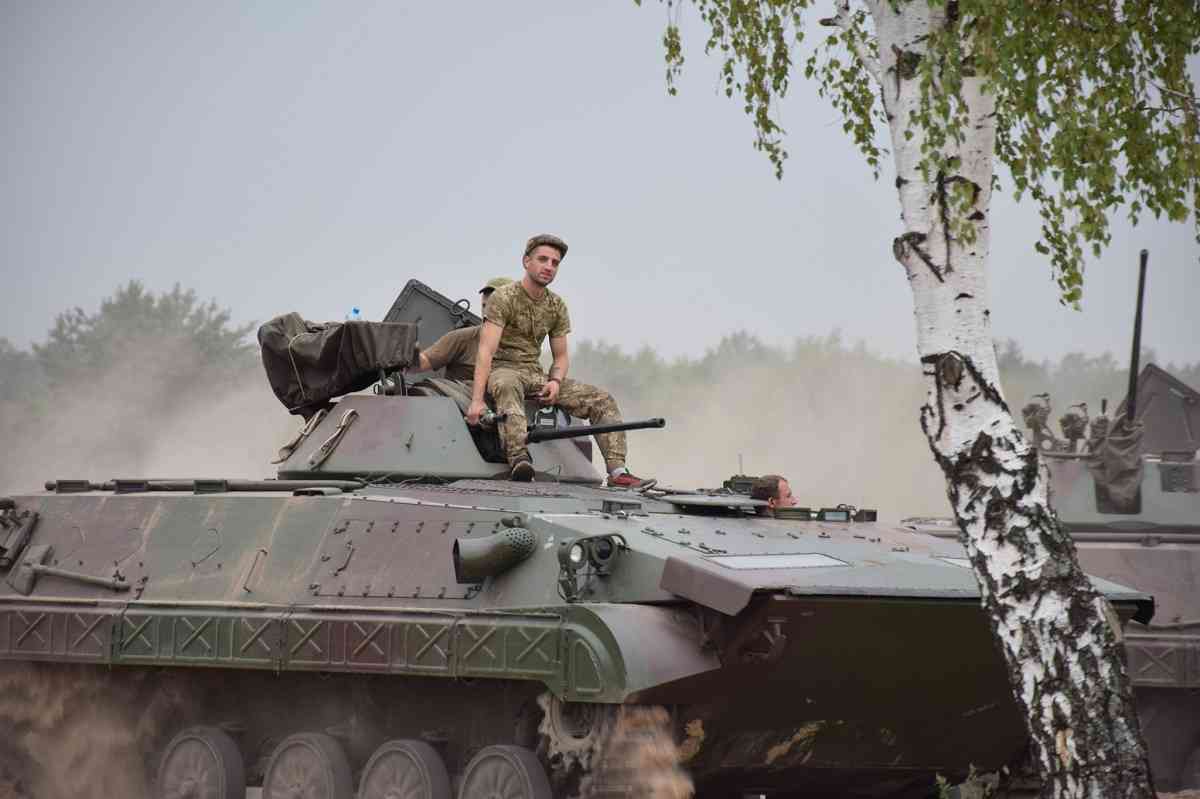 Королівська бригада спалила два ворожі танки (ВІДЕО)