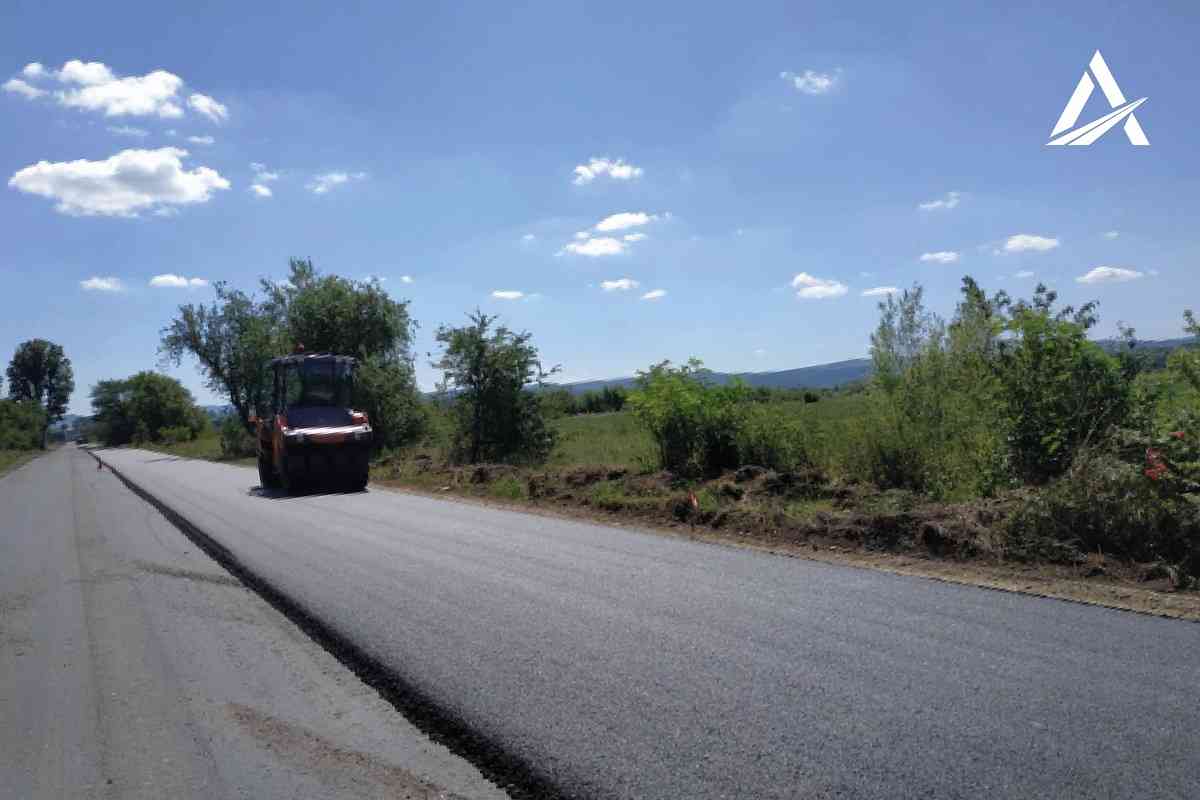 На Львівщині капітально відновлюють автодорогу до кордону з Польщею