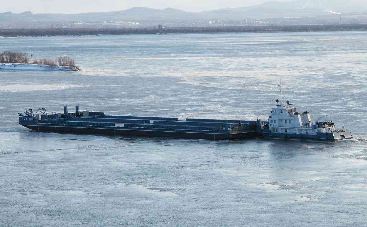 На півдні ЗСУ знищили баржу, якою окупанти хотіли доправляти озброєння
