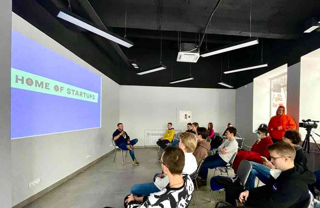 Київський хаб ФІОТ перезапускає роботу в онлайн та офлайн форматах