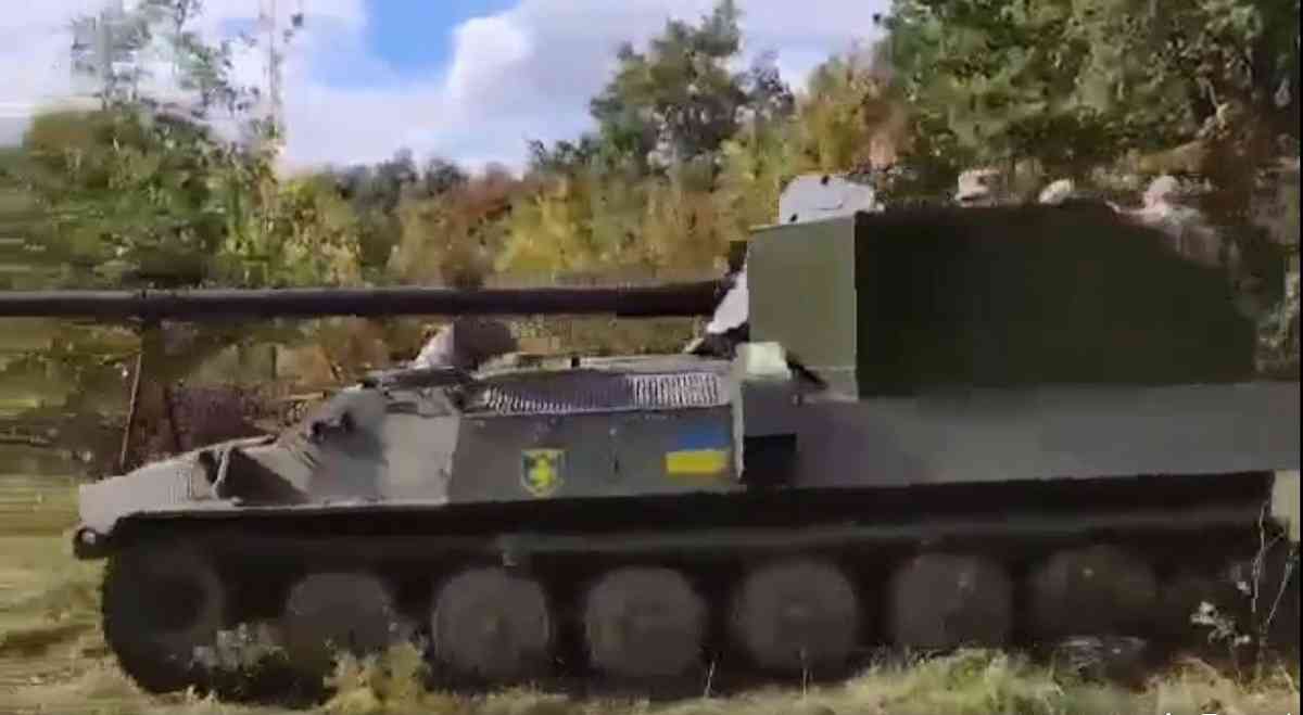 Інженери Укртрансгазу виготовили САУ з трофейного бронетранспортера (ВІДЕО)