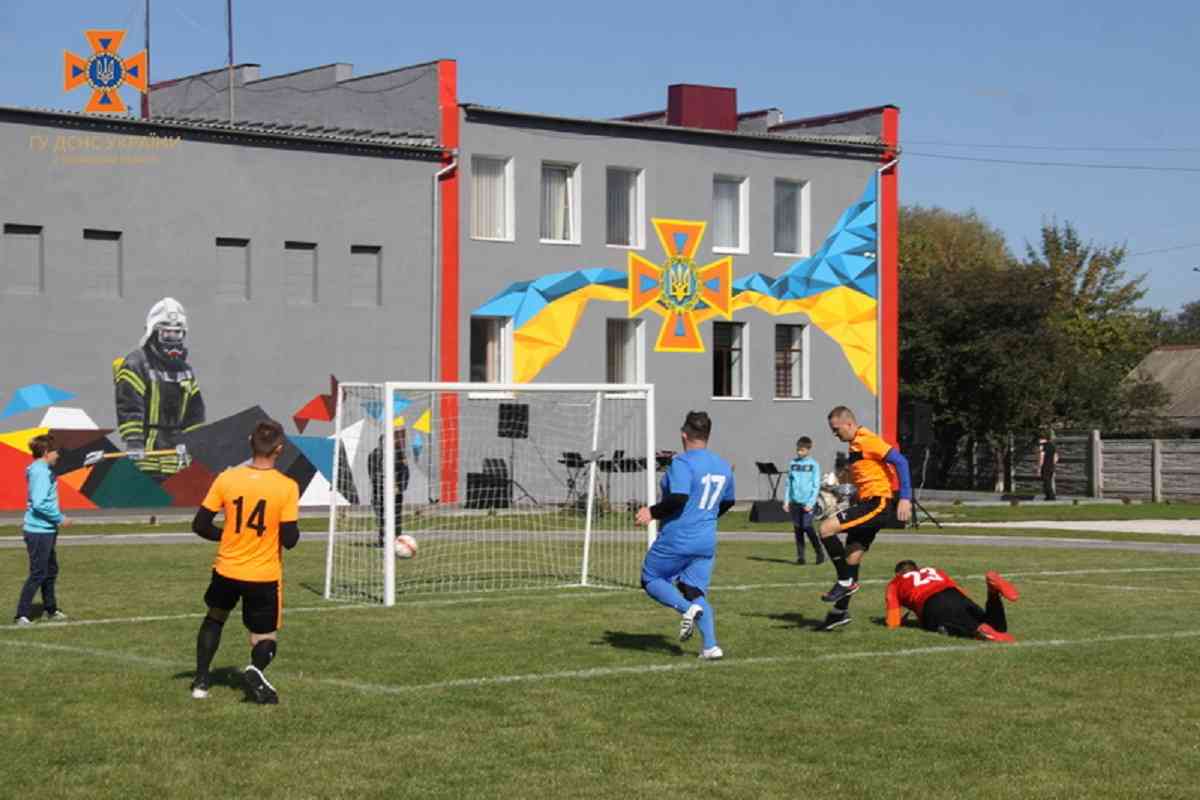 На Вінниччині відкрили сучасний спортивний стадіон на території пожежної частини