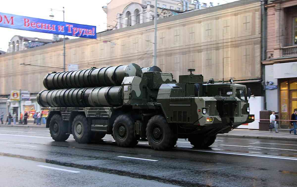 Українські військові уразили російський зенітно-ракетний комплекс С-300