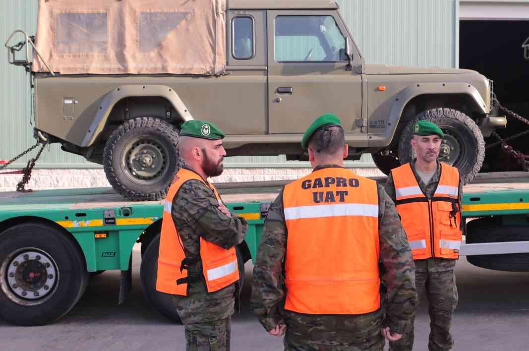 Іспанія відправила до України позашляховики, «швидкі» та медикаменти