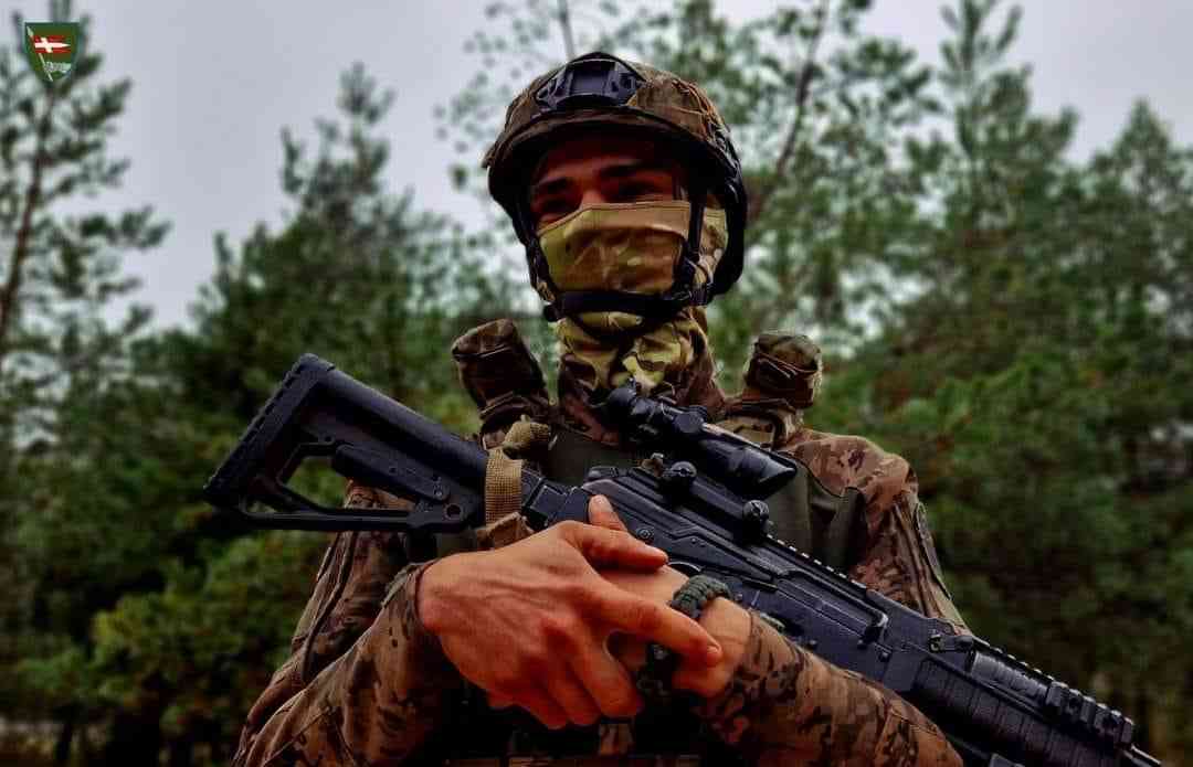 Підрозділ НГУ знищив склад з боєприпасами, 2 БМП та 1 БМД противника (ВІДЕО)