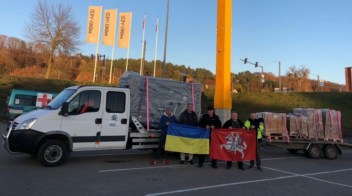 Із Литви в Україну прибули перші 13 генераторів