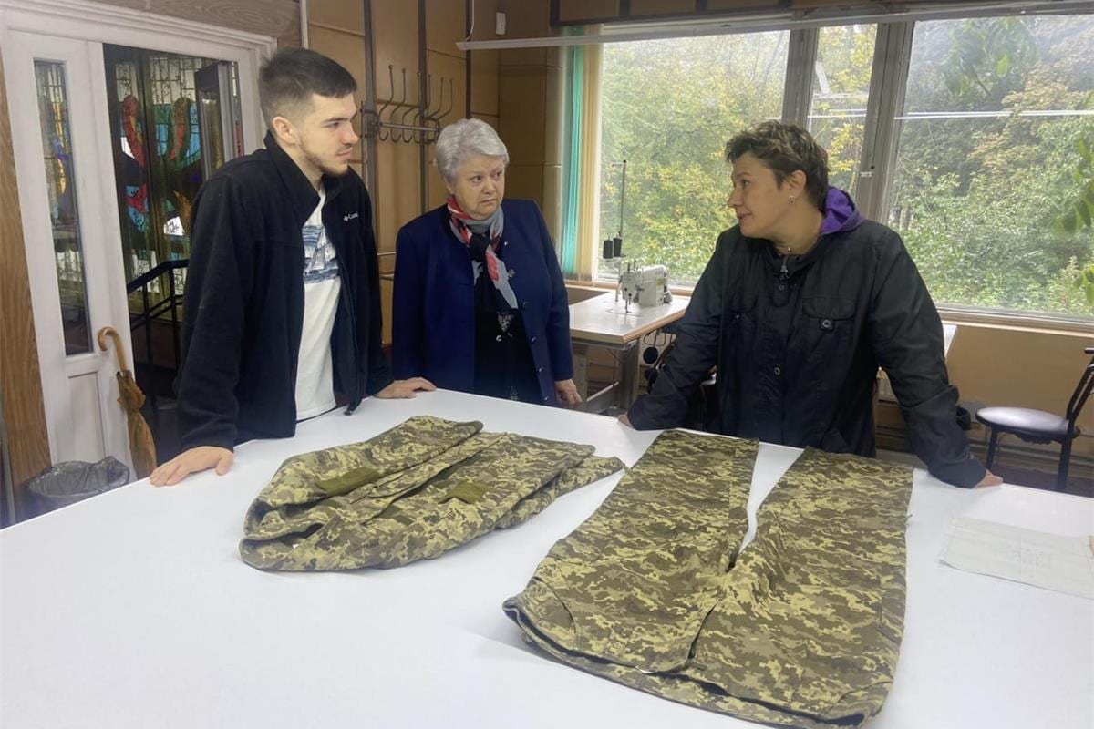 Підприємець налагодив пошиття військової форми для жінок завдяки гранту єРобота