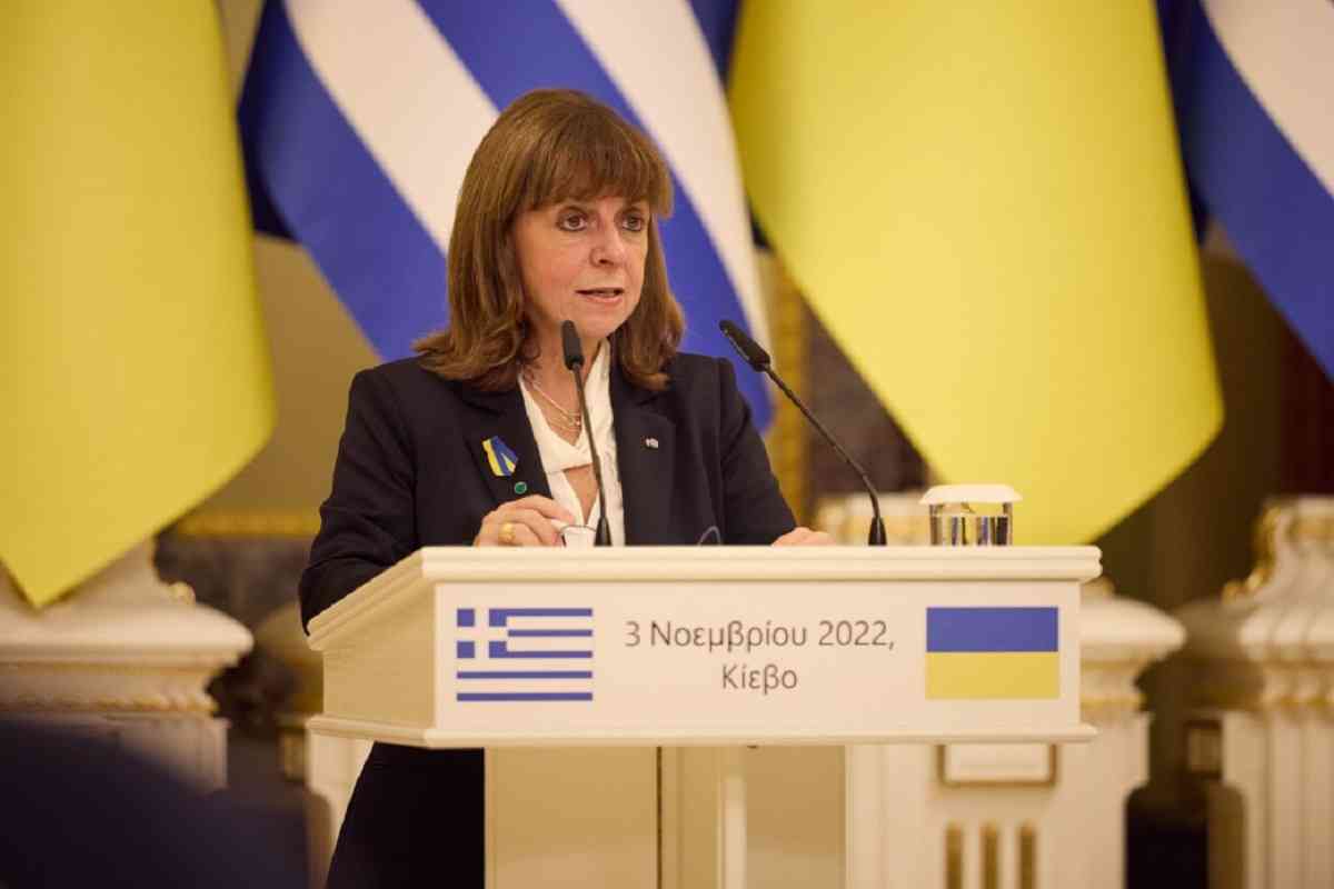 Україна отримала від Греції першу партію бронетехніки