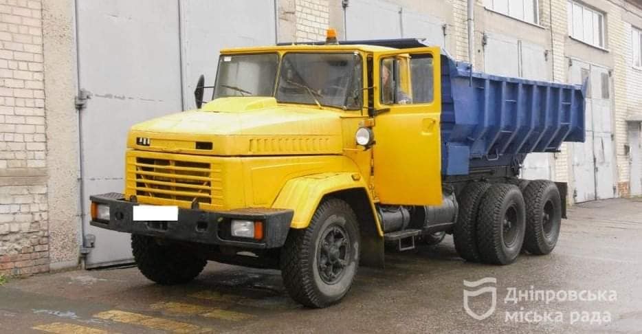 Дніпро передає Херсону комунальну техніку та гумдопомогу